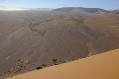 Blick über die Tsauchab-Ebene von der Düne "45" 20140424-081502.jpg