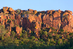 der Waterberg mit seinen Sandsteinfelsen im Morgenlicht 20140505-063231.jpg